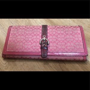 USED PINK SIGNATURE COACH WALLET